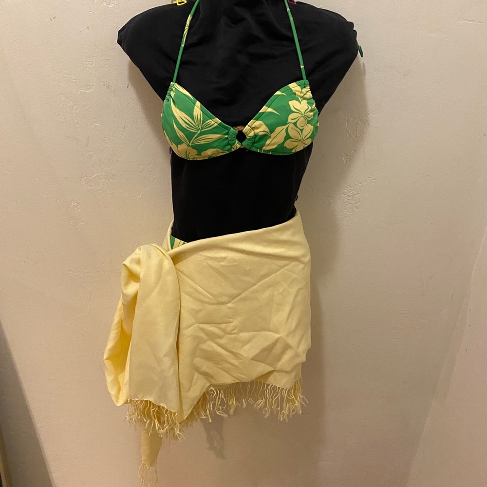 Bikini & Wrap - Picture 9 of 9